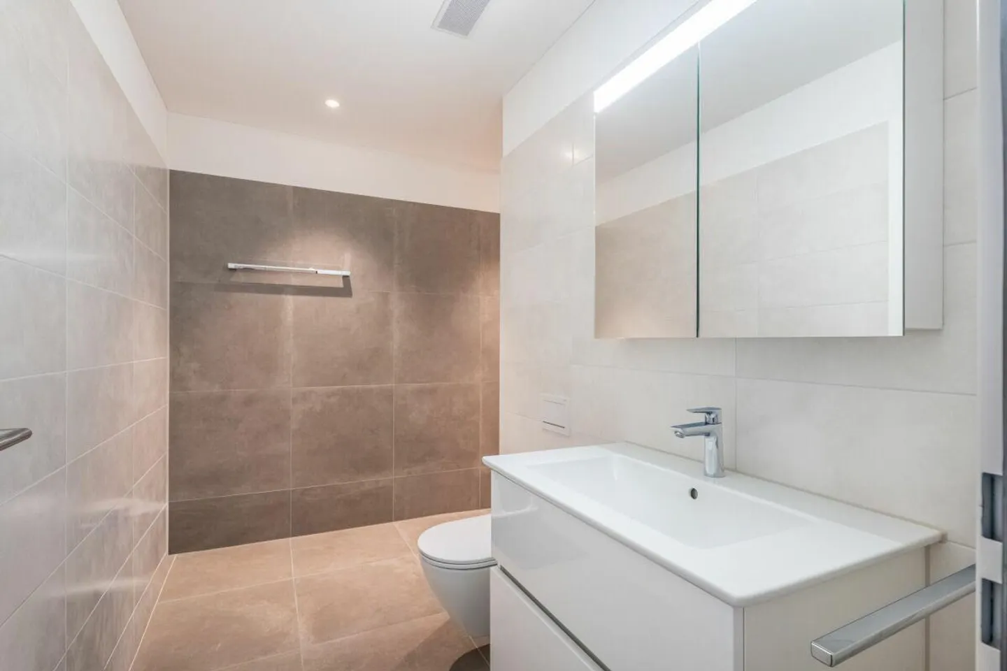 Appartamento esclusivo di 4,5 locali con loggia in una comunità fiscalmente attraente - Foto 9 di 15