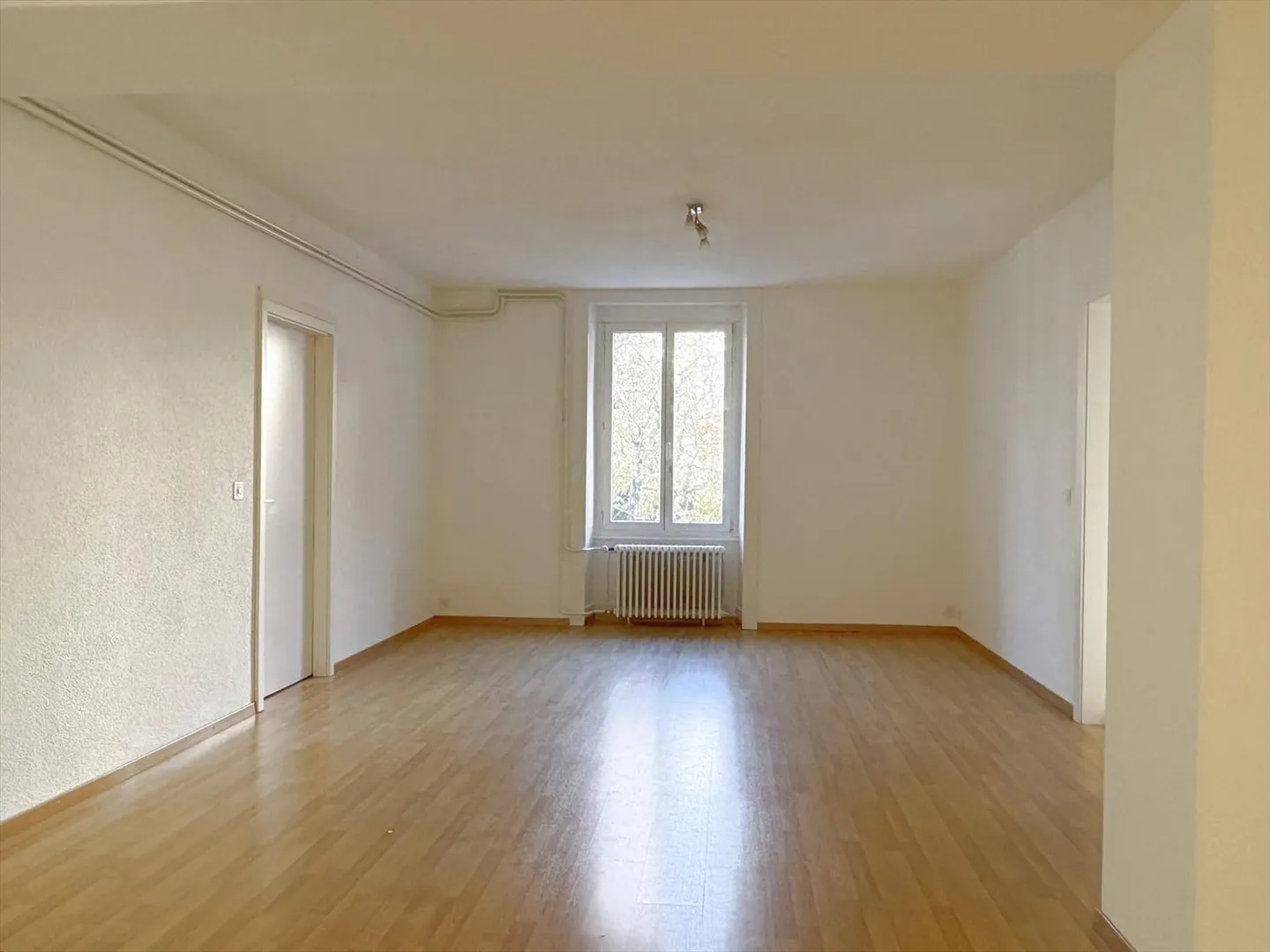 Spazioso appartamento di 3.5 locali nella città vecchia di Montreux. - Foto 3 di 8