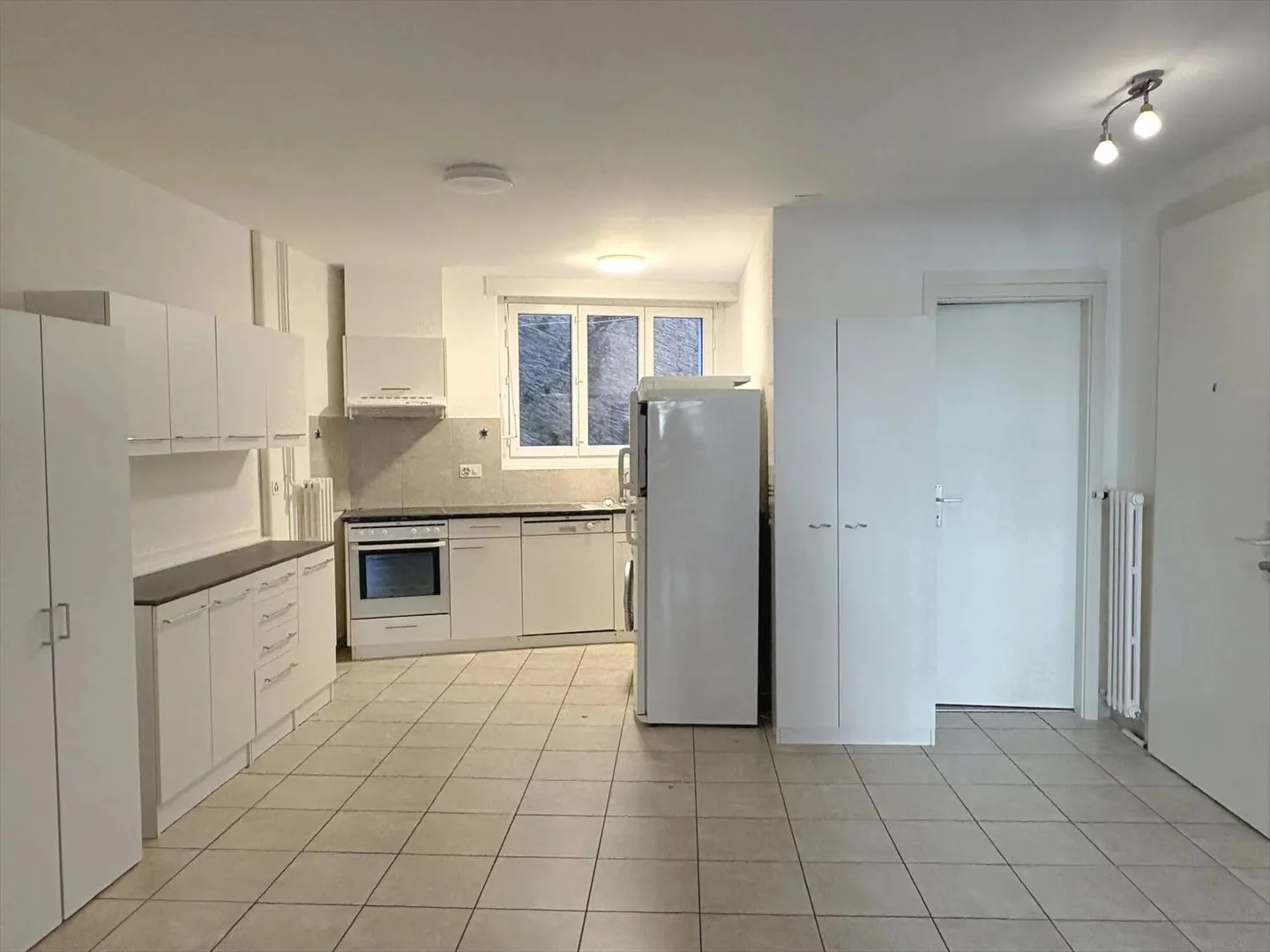 Spazioso appartamento di 3.5 locali nella città vecchia di Montreux. - Foto 4 di 8