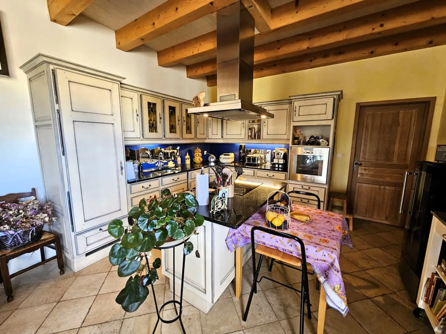 Casa di villaggio che comprende 2 appartamenti - Foto 3 di 10