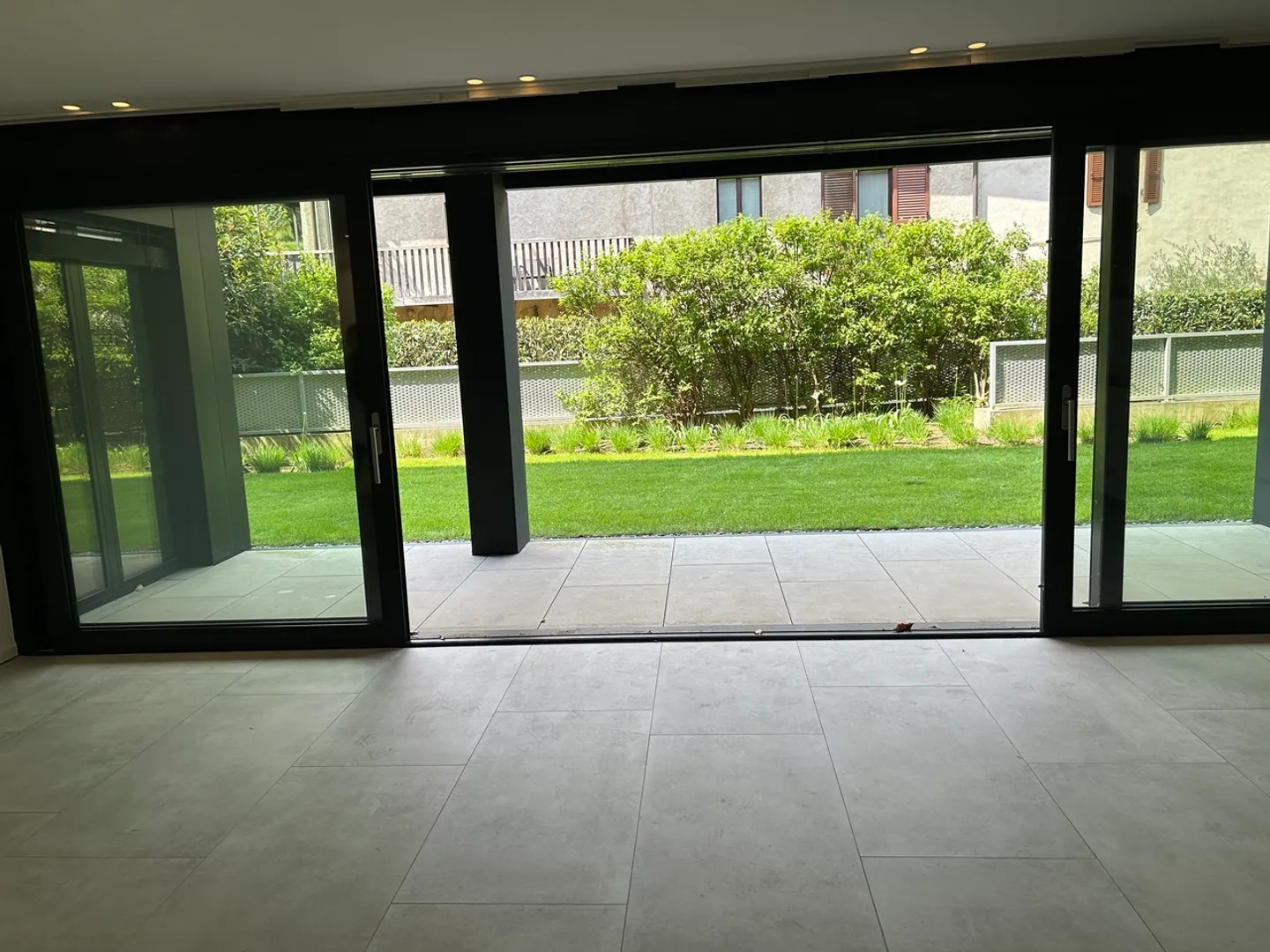 MAGLIASO Appartement 3.5 pièces avec jardin et piscine dans la résidence - Photo 2 sur 10