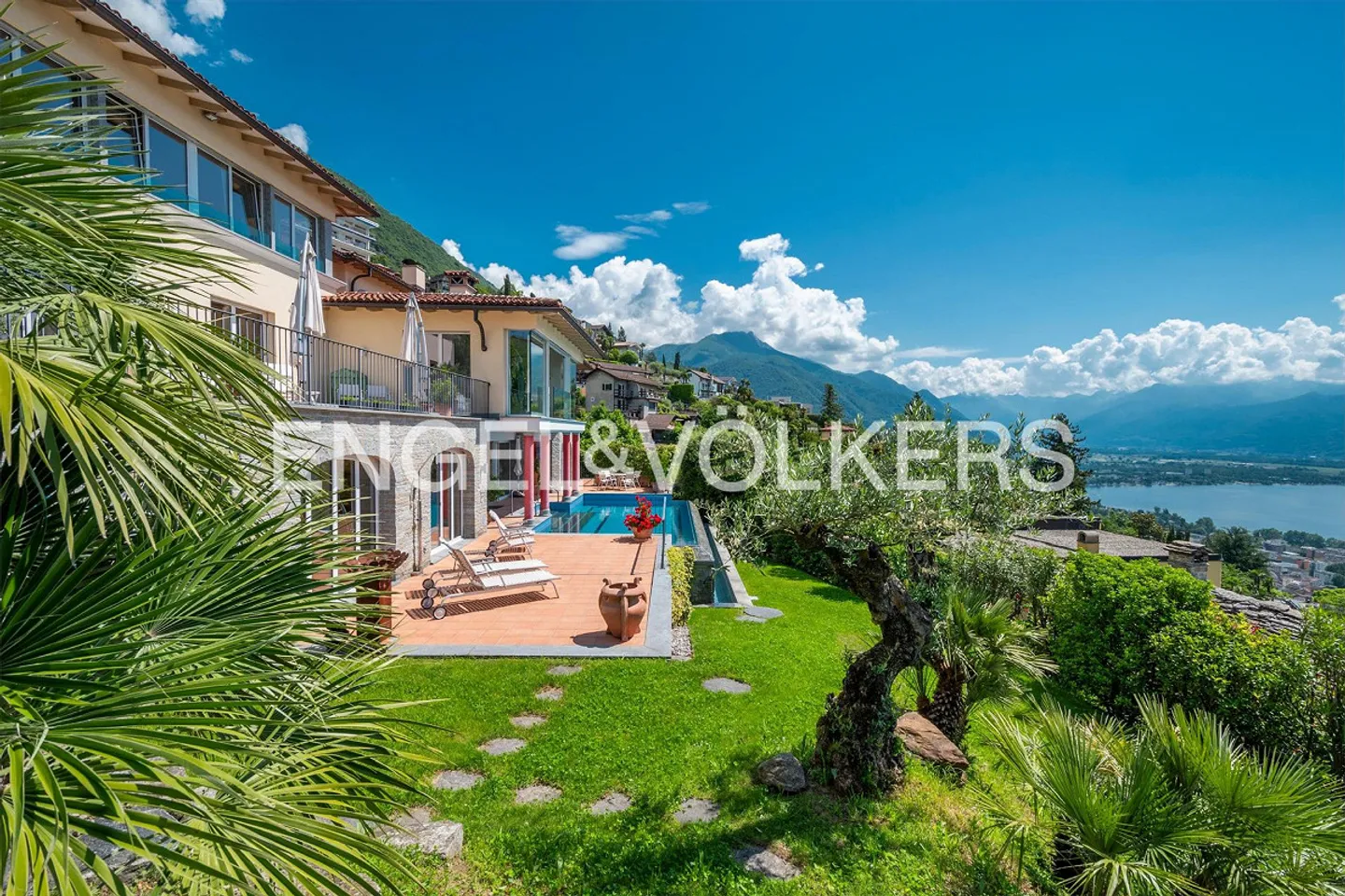 Pure lake view, exclusive villa with pool and panorama (43) - Photo 4 of 20