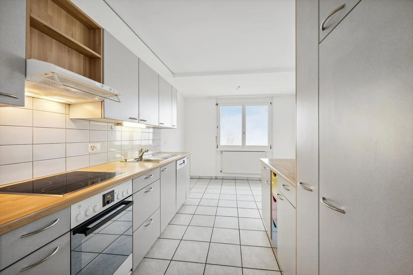 Apartment for rent - Photo 3 of 6