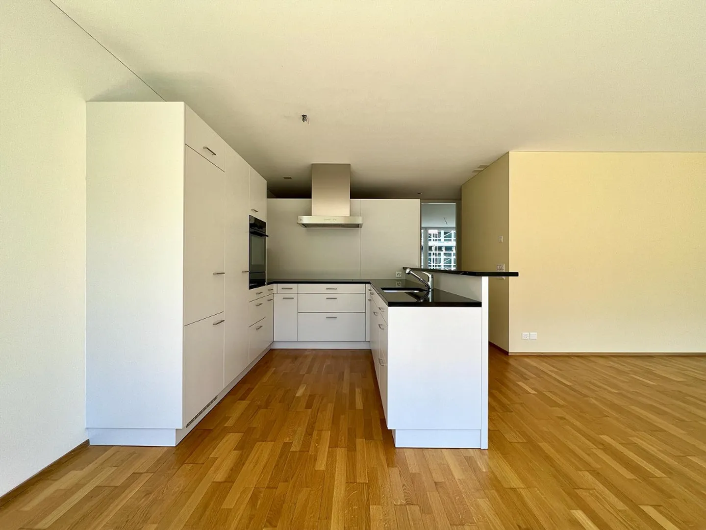 Living quietly in a central location - Photo 2 of 5