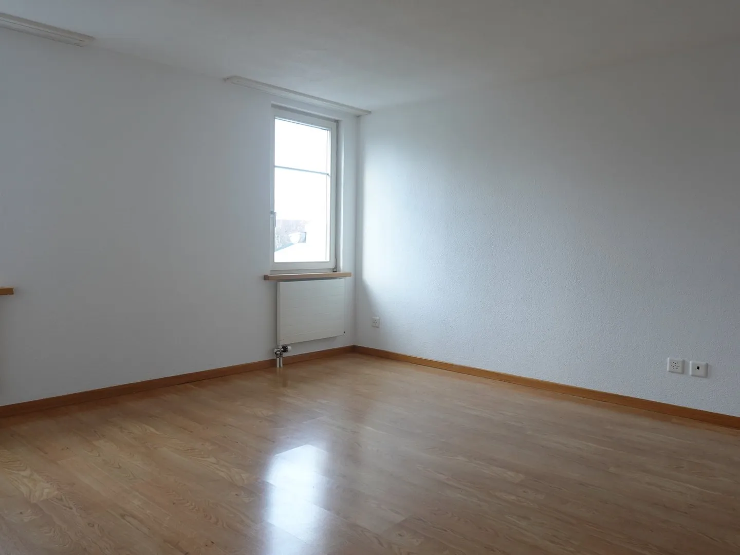 3-Zimmer-Dachwohnung mit charmanten Holzelementen - Photo 3 of 4