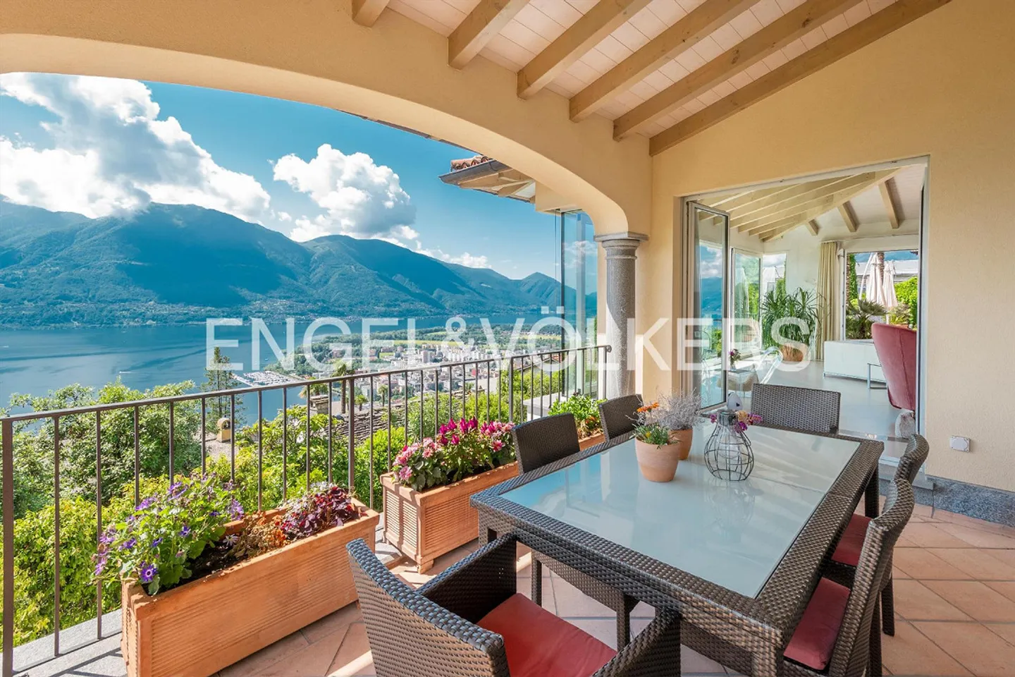 Pure lake view, exclusive villa with pool and panorama (43) - Photo 7 of 20
