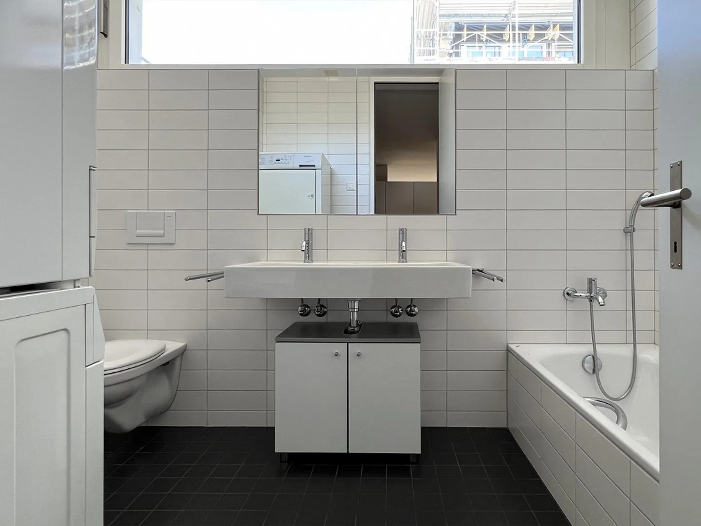 Living quietly in a central location - Photo 3 of 5