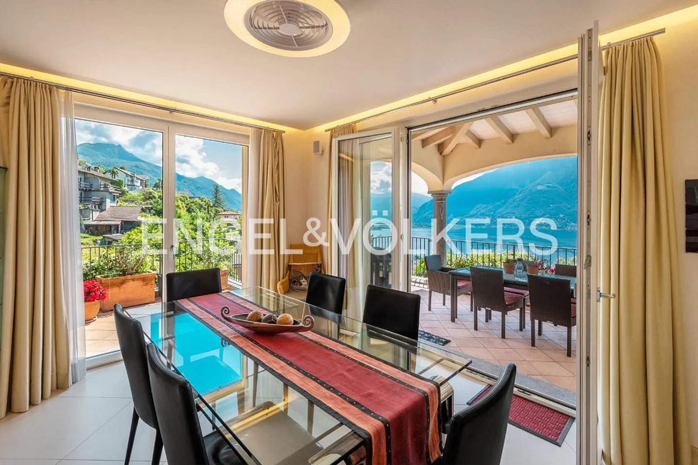 Pure lake view, exclusive villa with pool and panorama (43) - Photo 8 of 20
