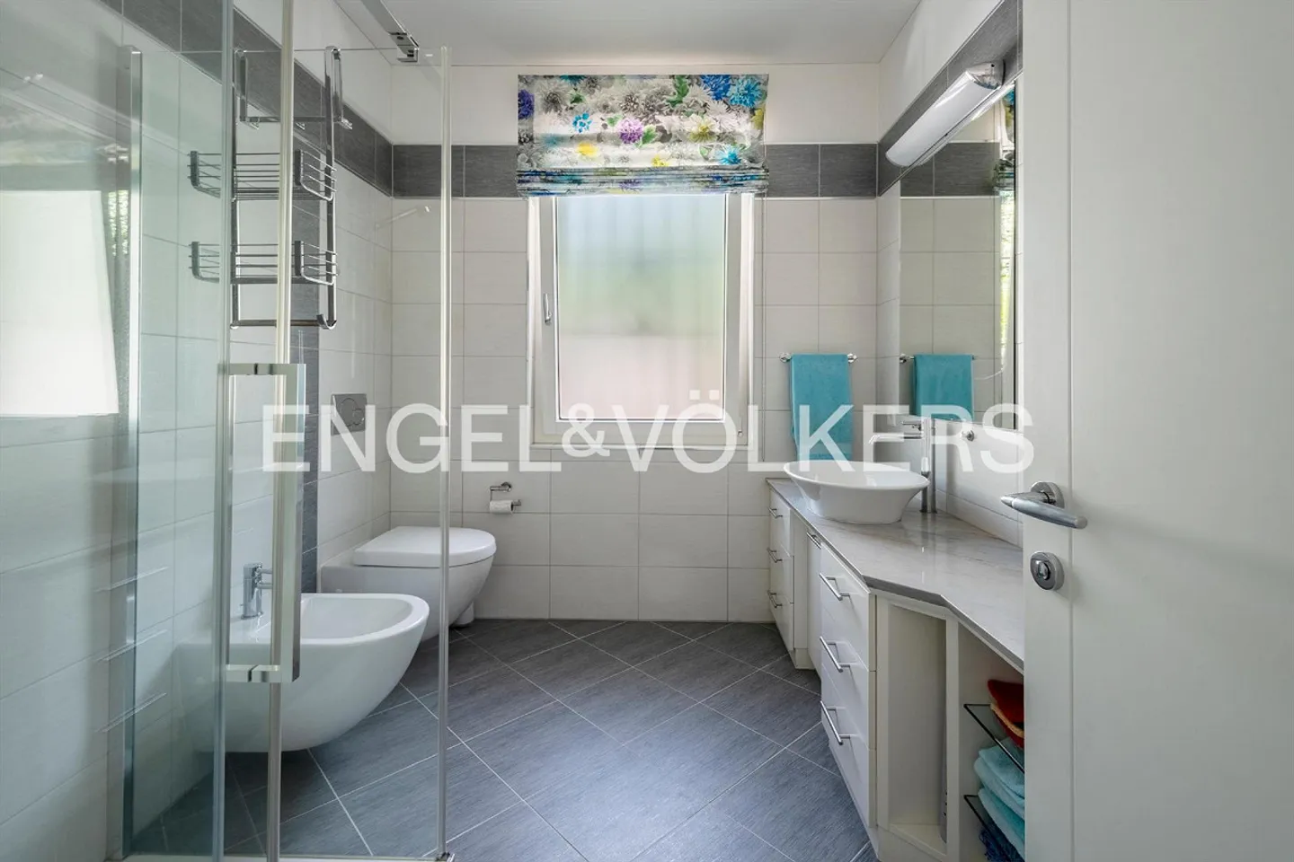 Pure lake view, exclusive villa with pool and panorama (43) - Photo 13 of 20