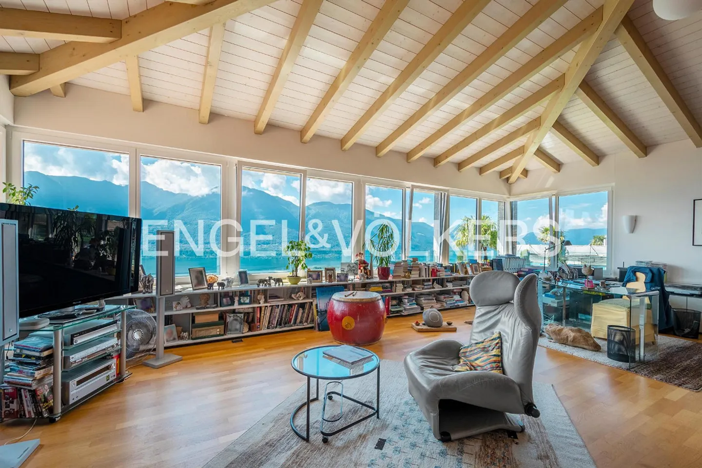 Pure lake view, exclusive villa with pool and panorama (43) - Photo 14 of 20