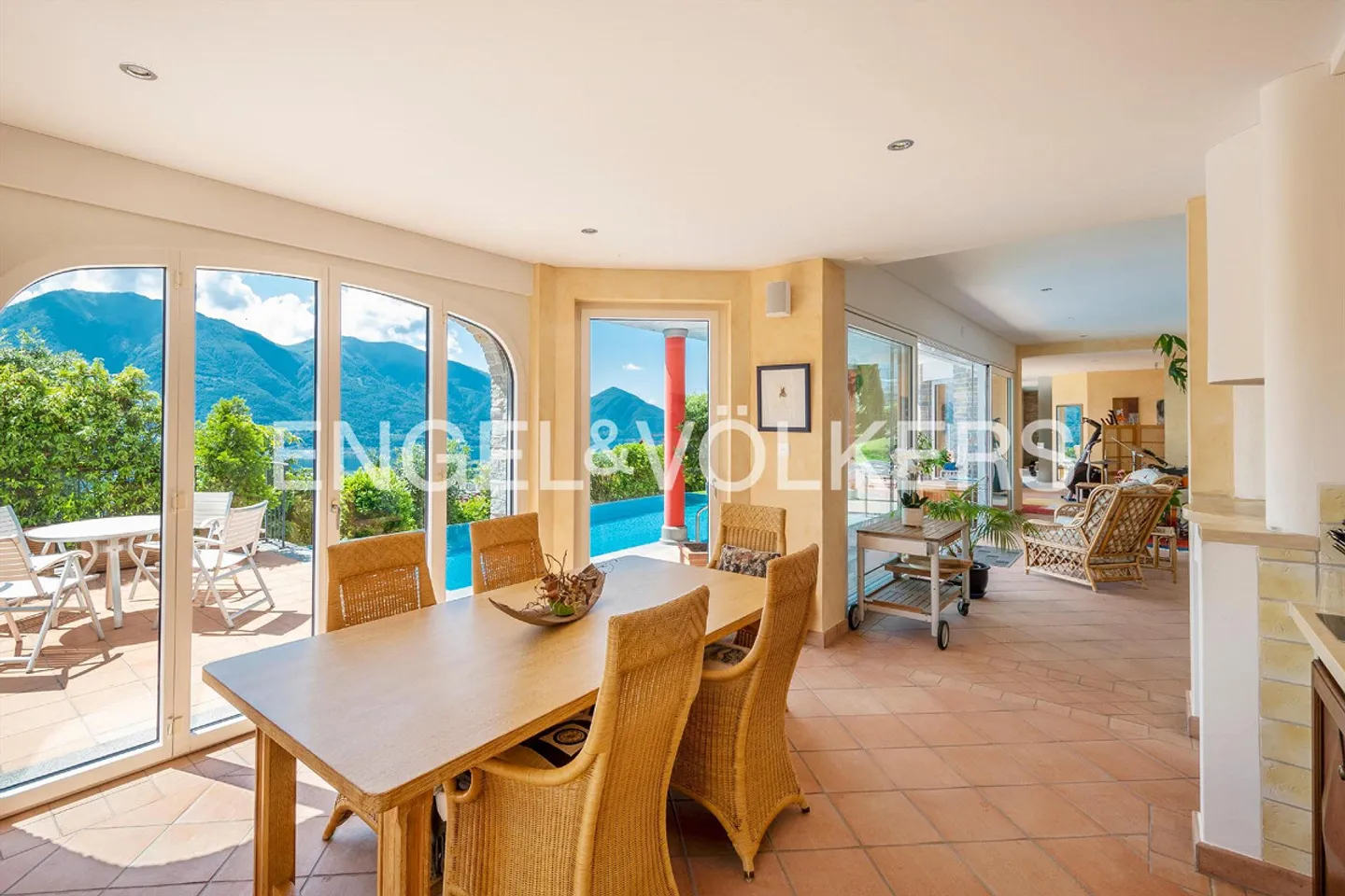 Pure lake view, exclusive villa with pool and panorama (43) - Photo 16 of 20