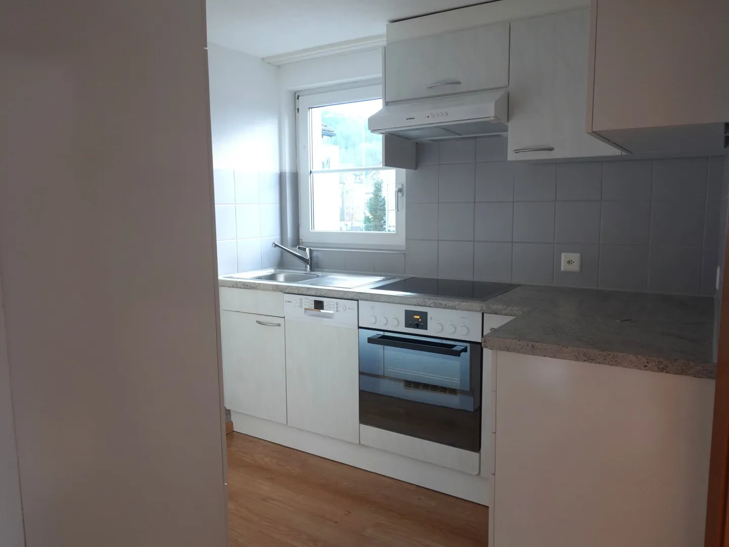 3-Zimmer-Dachwohnung mit charmanten Holzelementen - Photo 4 of 4