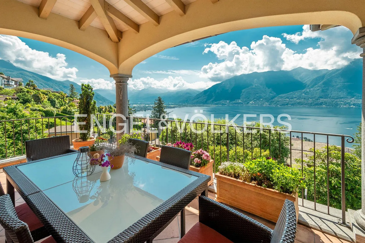 Pure lake view, exclusive villa with pool and panorama (43) - Photo 9 of 20