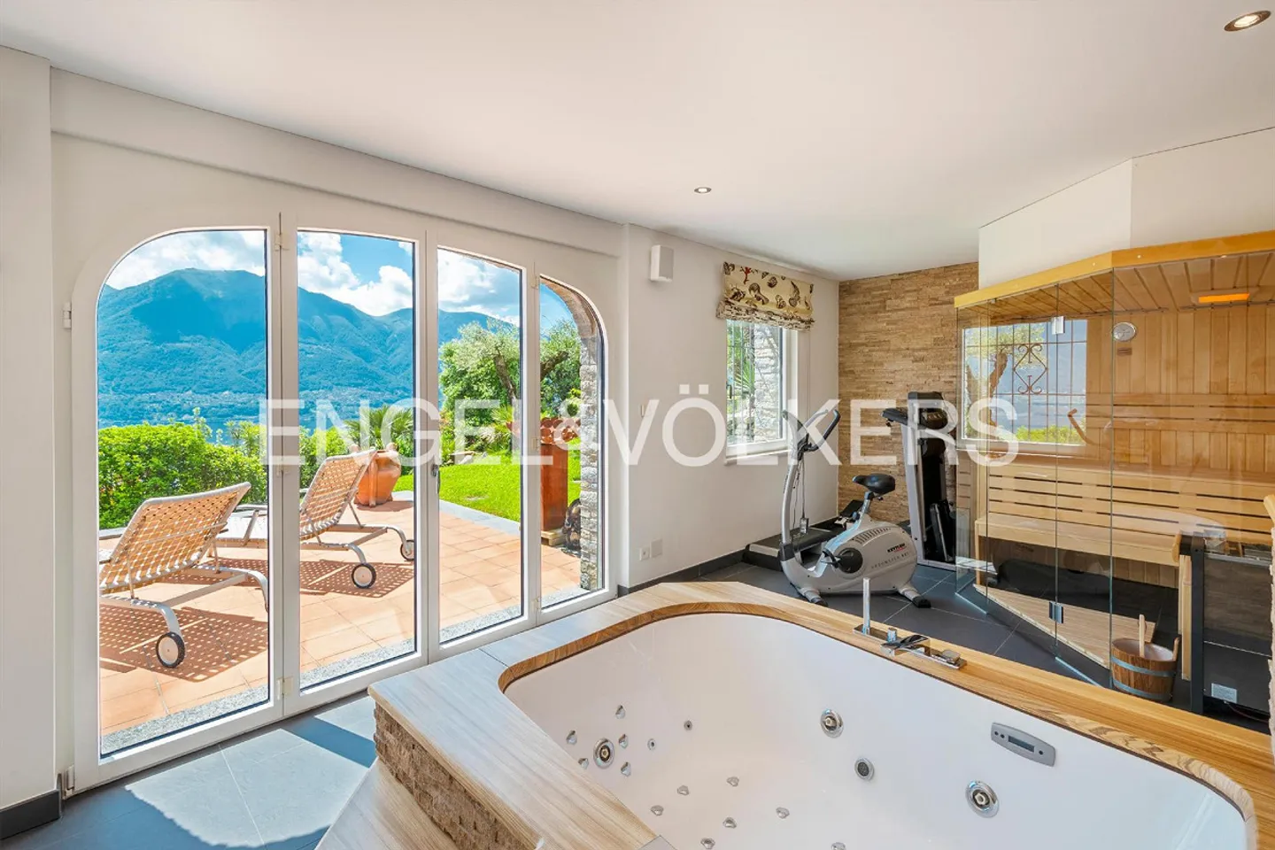 Pure lake view, exclusive villa with pool and panorama (43) - Photo 17 of 20