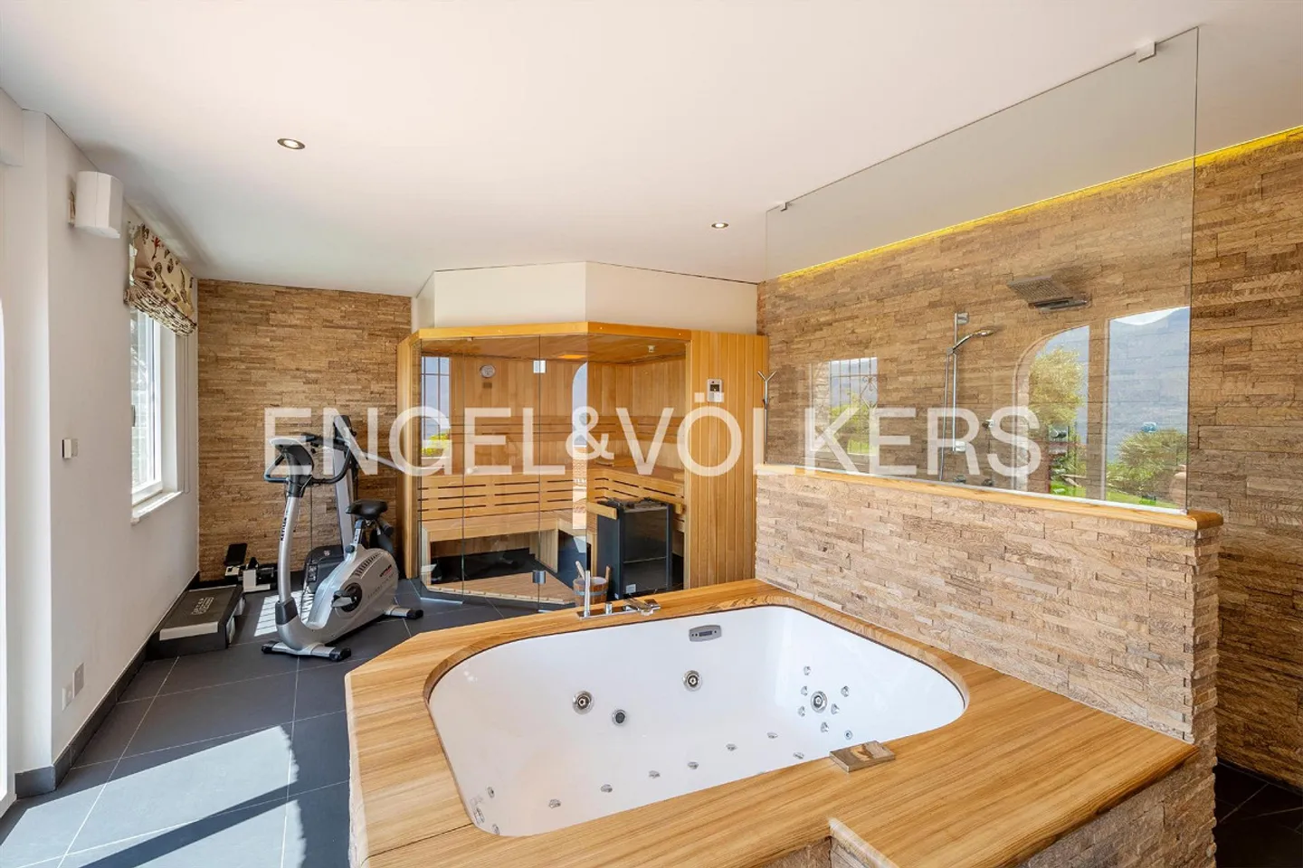 Pure lake view, exclusive villa with pool and panorama (43) - Photo 18 of 20