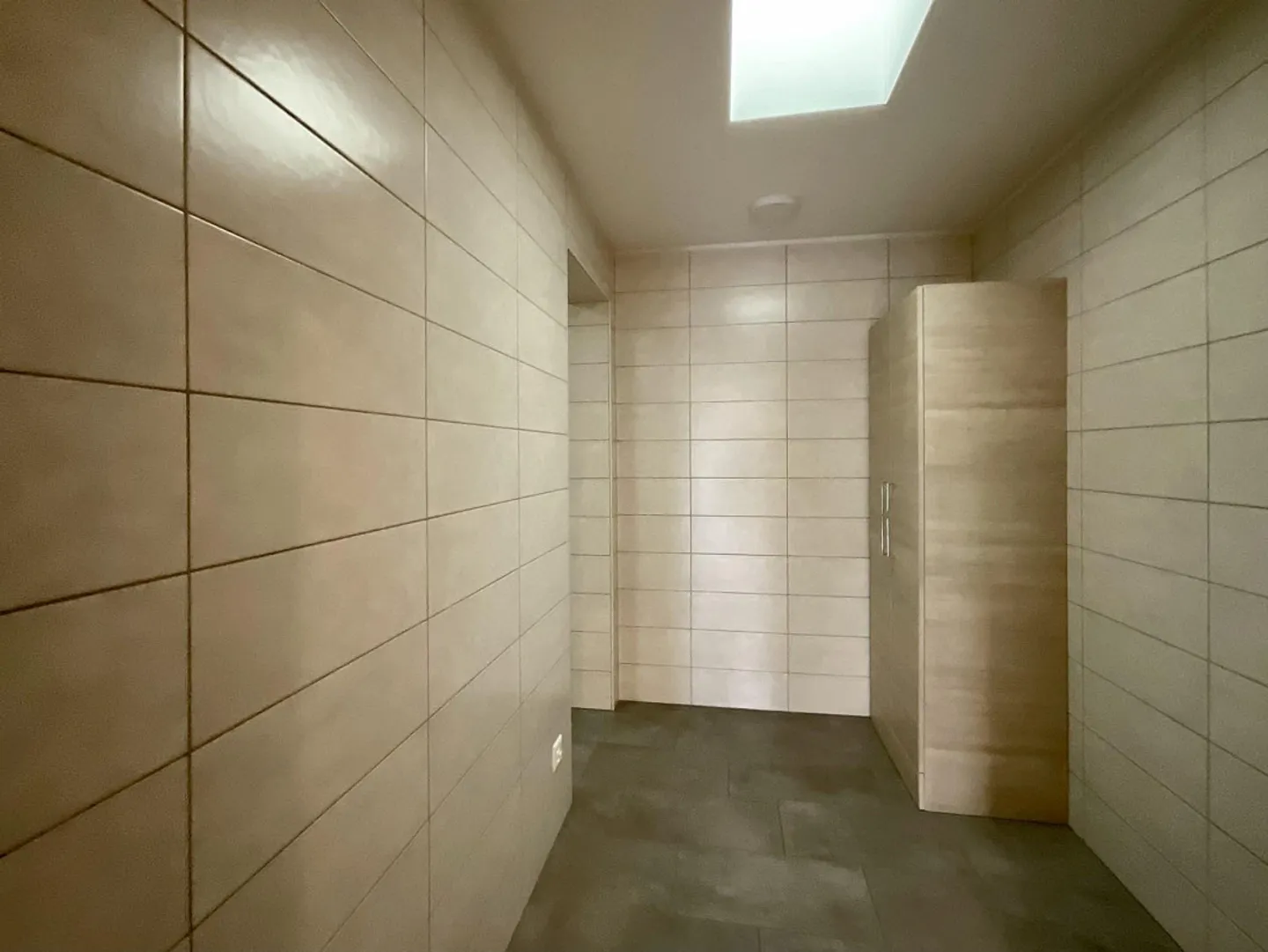 CASLANO - ZU VERKAUFEN GERÄUMIGE 6.5 ZIMMER MIT POOL - Foto 2 von 13