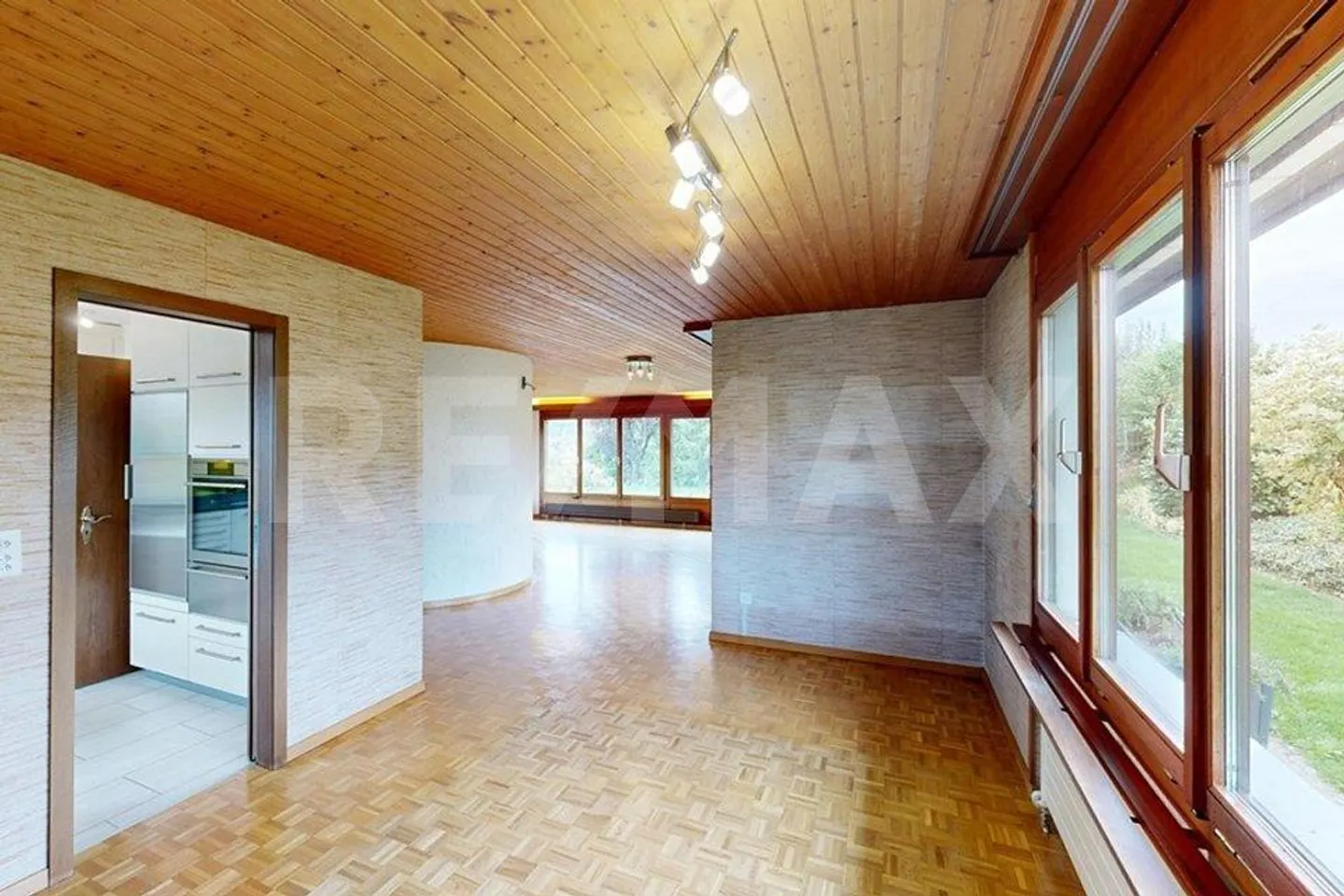 5.5 Room Single-Family House on the Edge of the Building Zone - Photo 5 of 13