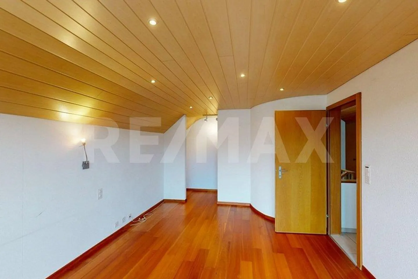 5.5 Room Single-Family House on the Edge of the Building Zone - Photo 9 of 13