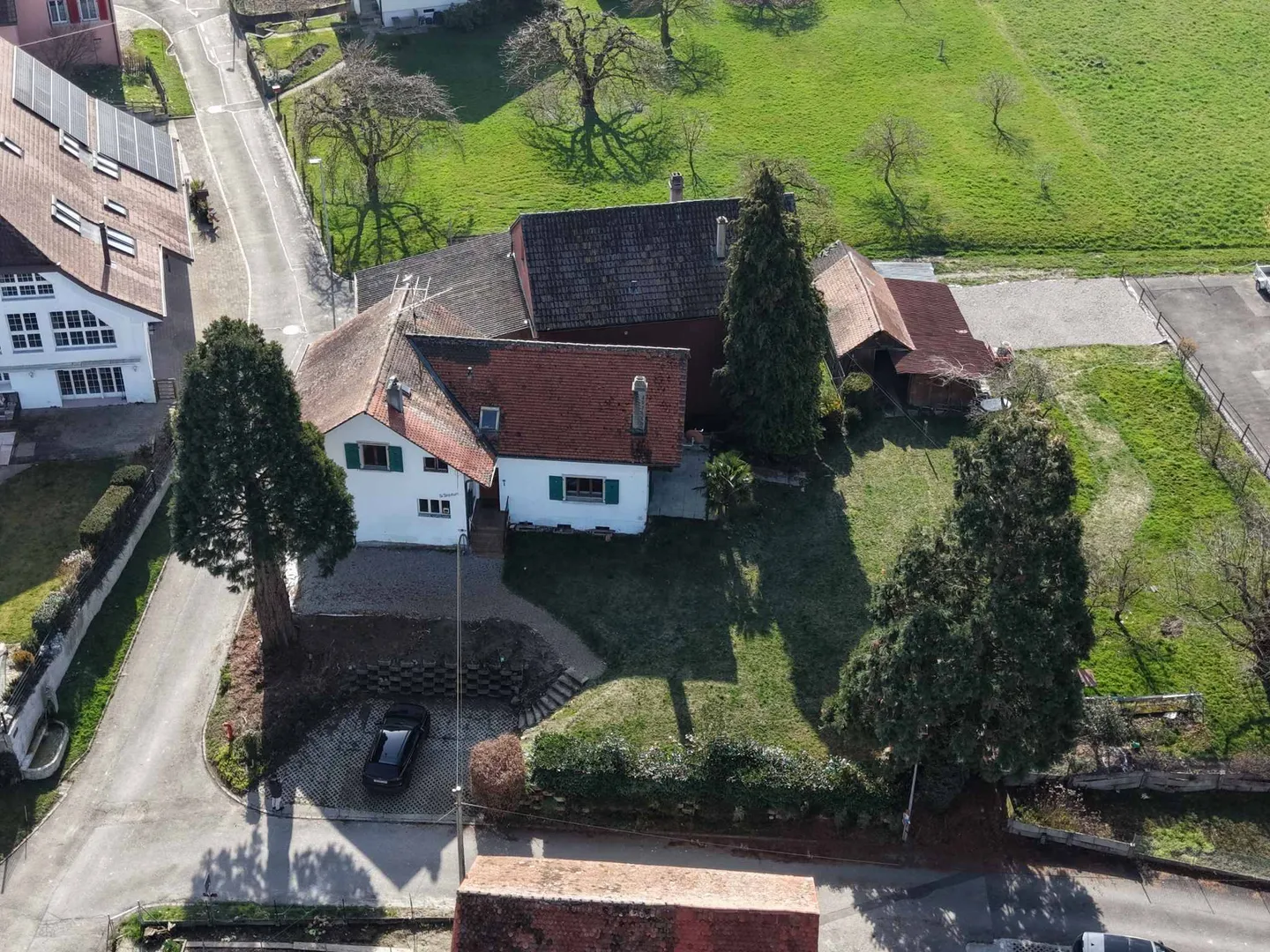 Maison individuelle avec potentiel d'augmentation de valeur - Photo 1 sur 13