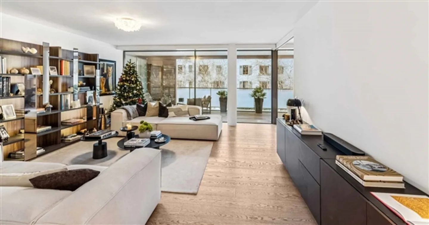 EXCLUSIVE Magnificent Apartment in a High Building - Photo 2 of 11