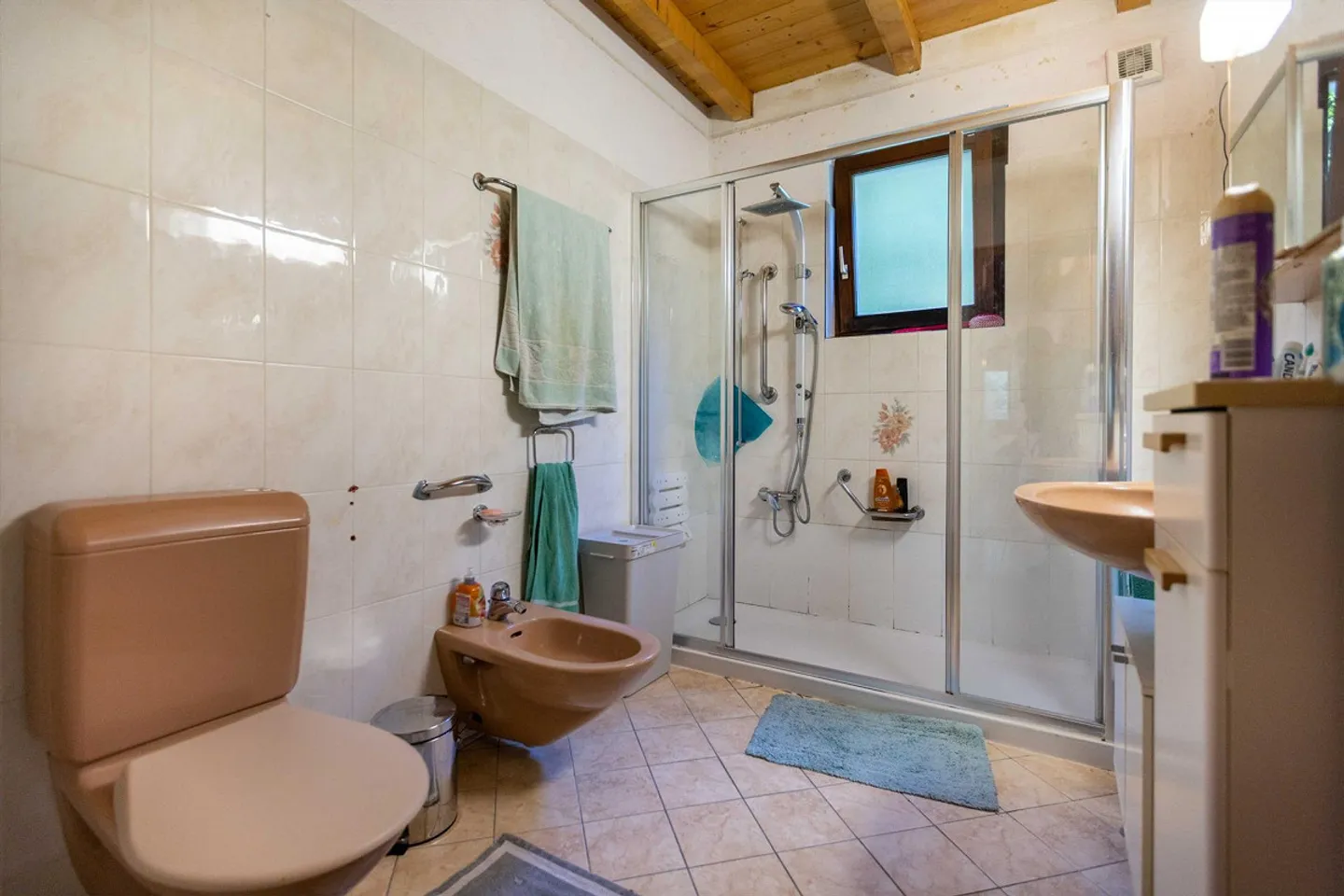 LARGE VILLA 7.5 ROOMS IN A QUIET AND GREEN AREA IN TRESA - Photo 8 of 11
