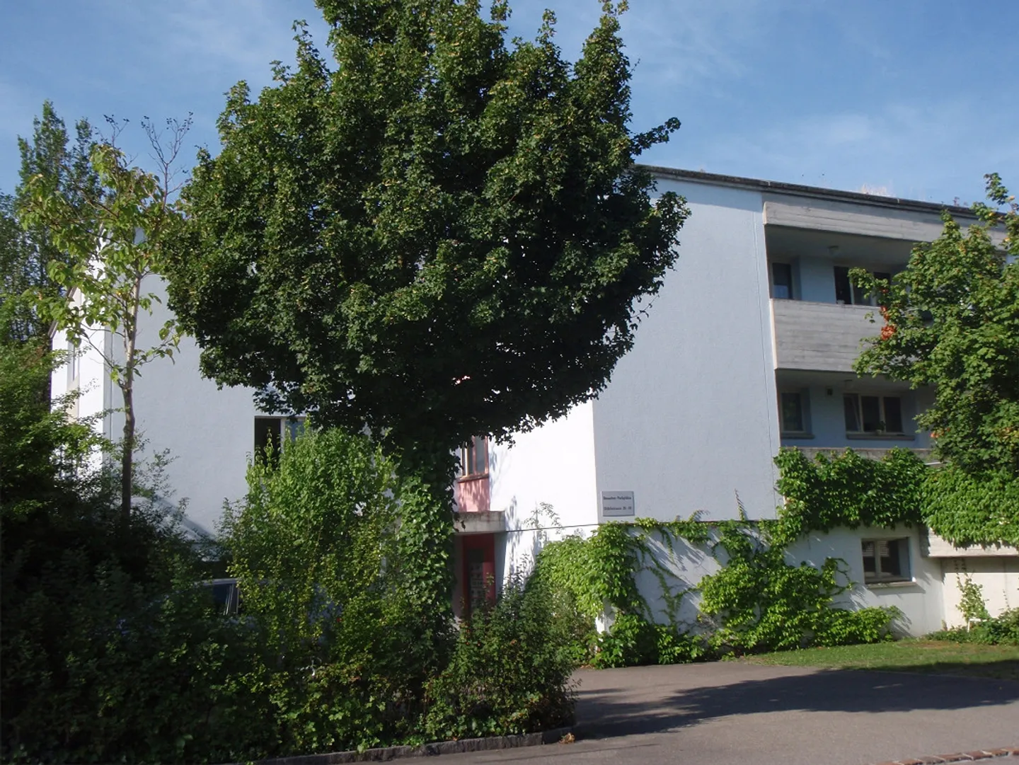 3.5 Room Luxury Location - Photo 11 of 15