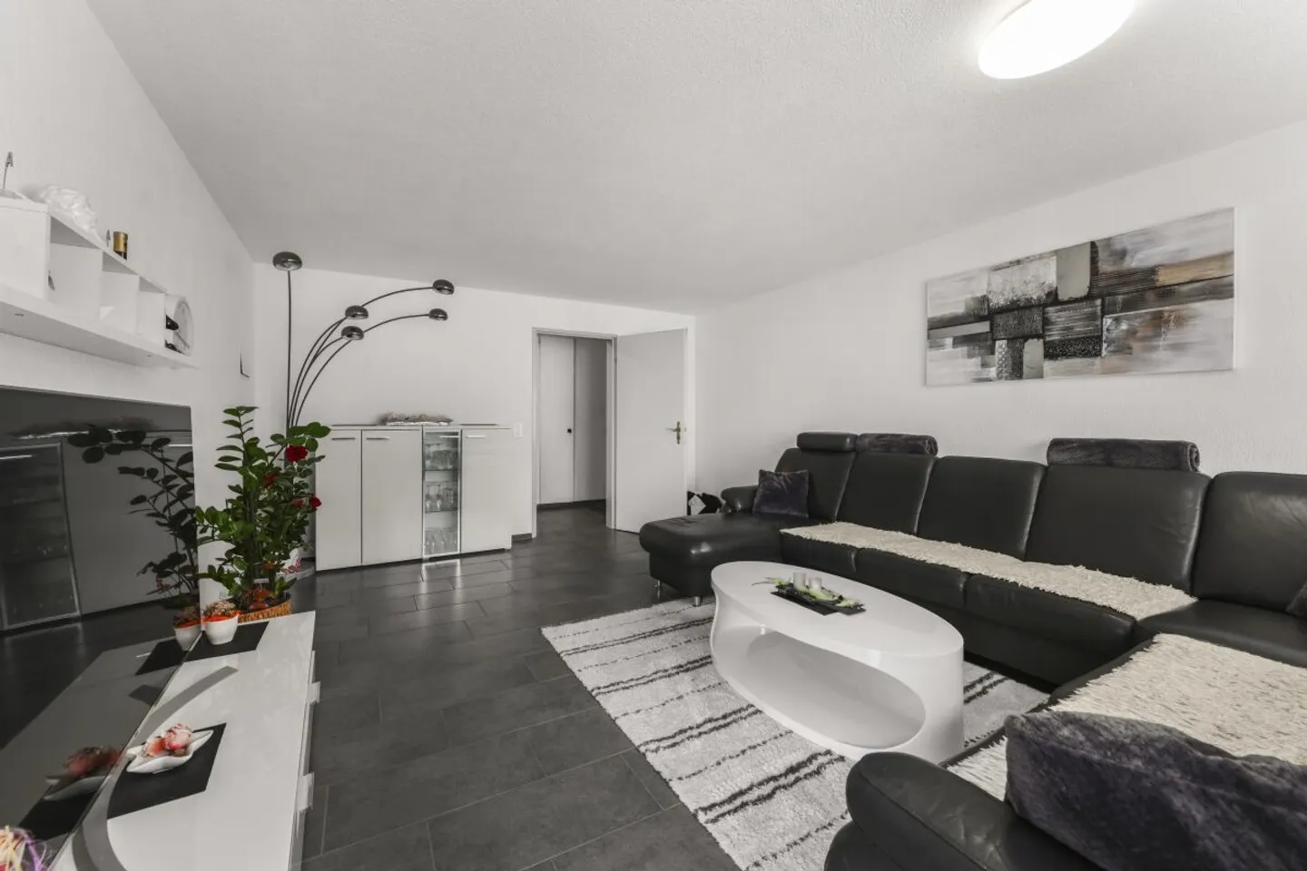 Charming 4.5-Room Apartment - Photo 3 of 18