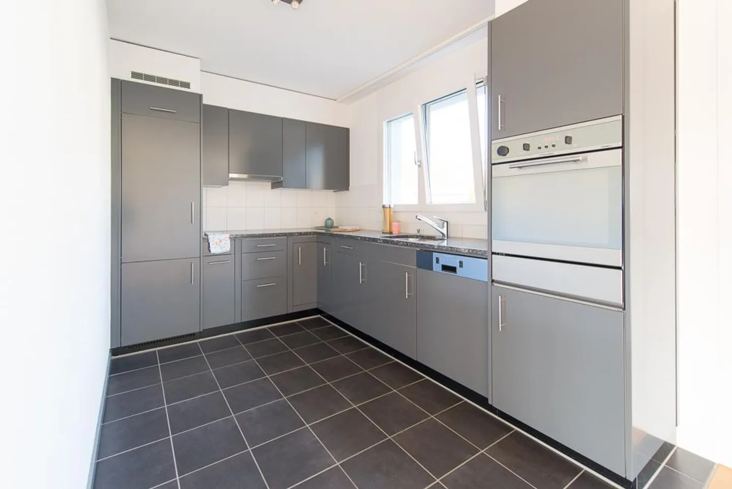 Dream apartment to feel good! - Photo 3 of 9