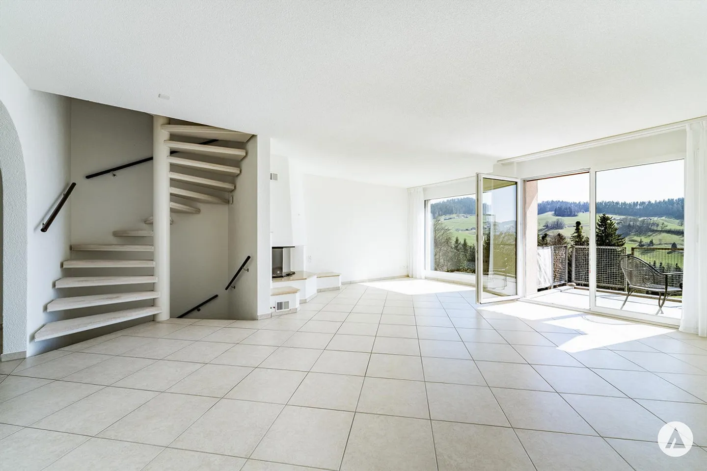 Living with unobstructed panoramic views - Photo 4 of 13