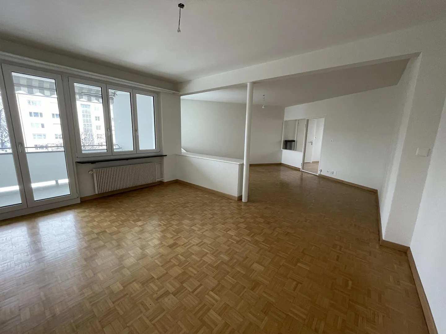 Appartamento ristrutturato di 4 stanze con camino - Foto 1 di 14