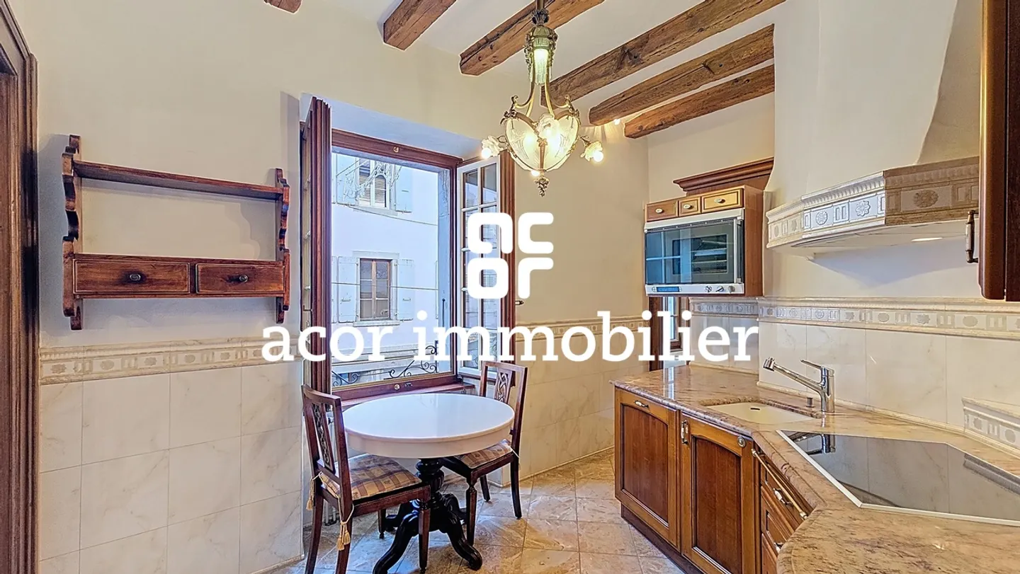 Casa prestigiosa con negozio - Foto 2 di 10