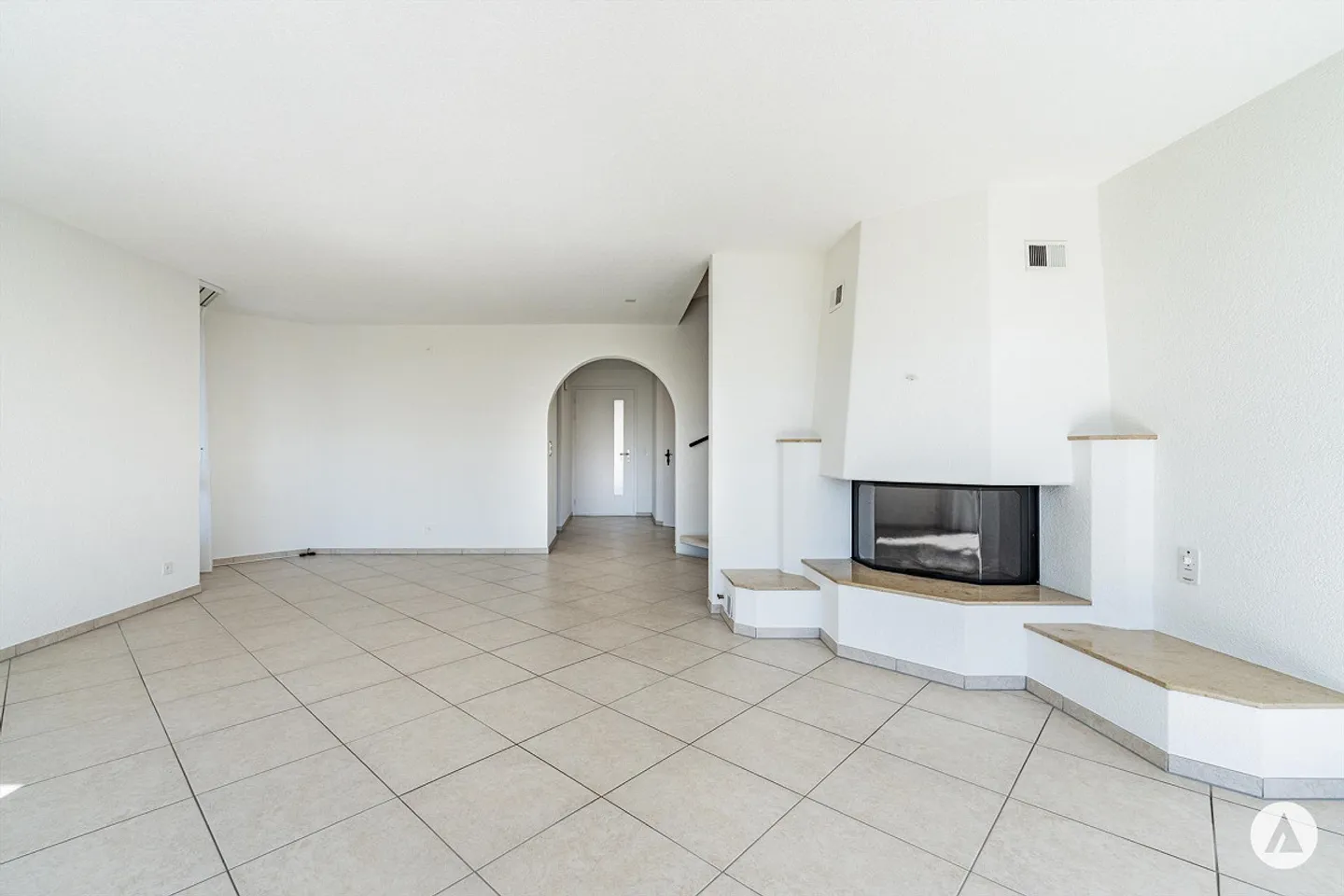 Living with unobstructed panoramic views - Photo 5 of 13