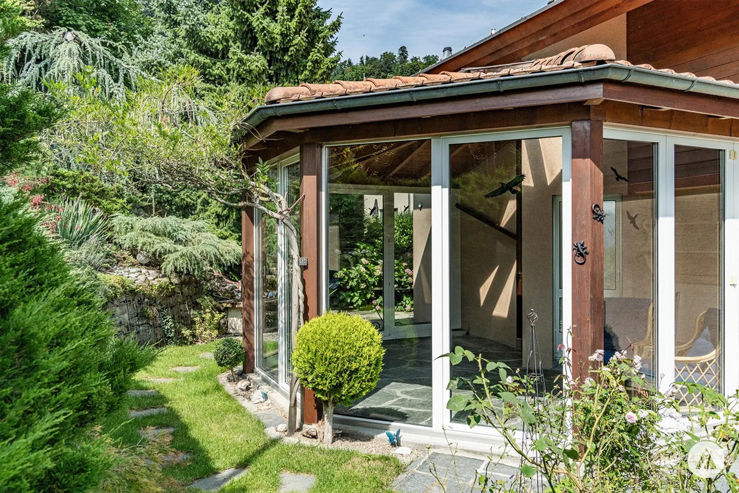 Living with unobstructed panoramic views - Photo 6 of 13