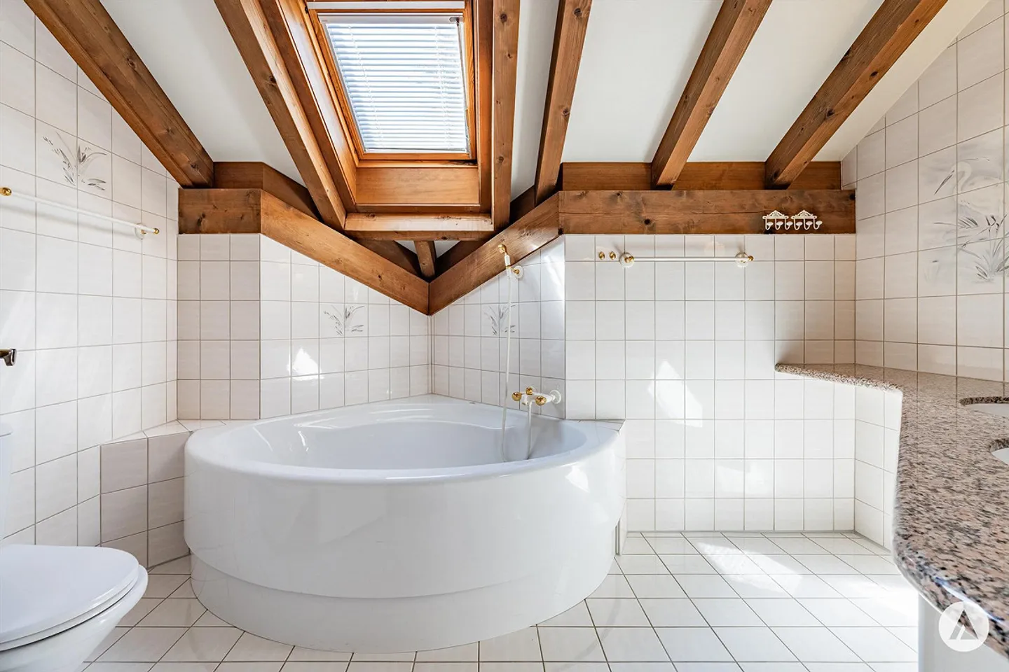 Living with unobstructed panoramic views - Photo 9 of 13