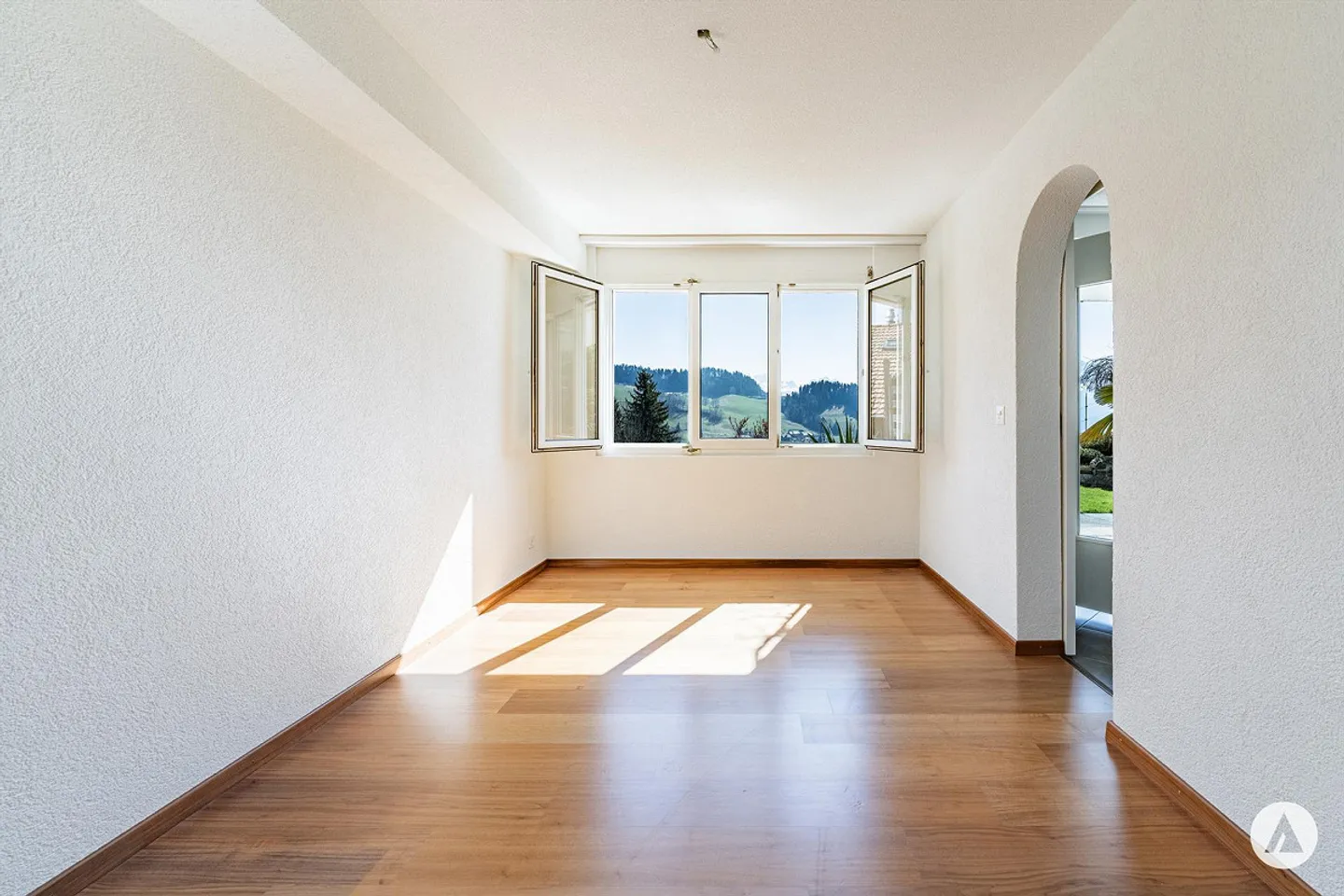 Living with unobstructed panoramic views - Photo 10 of 13