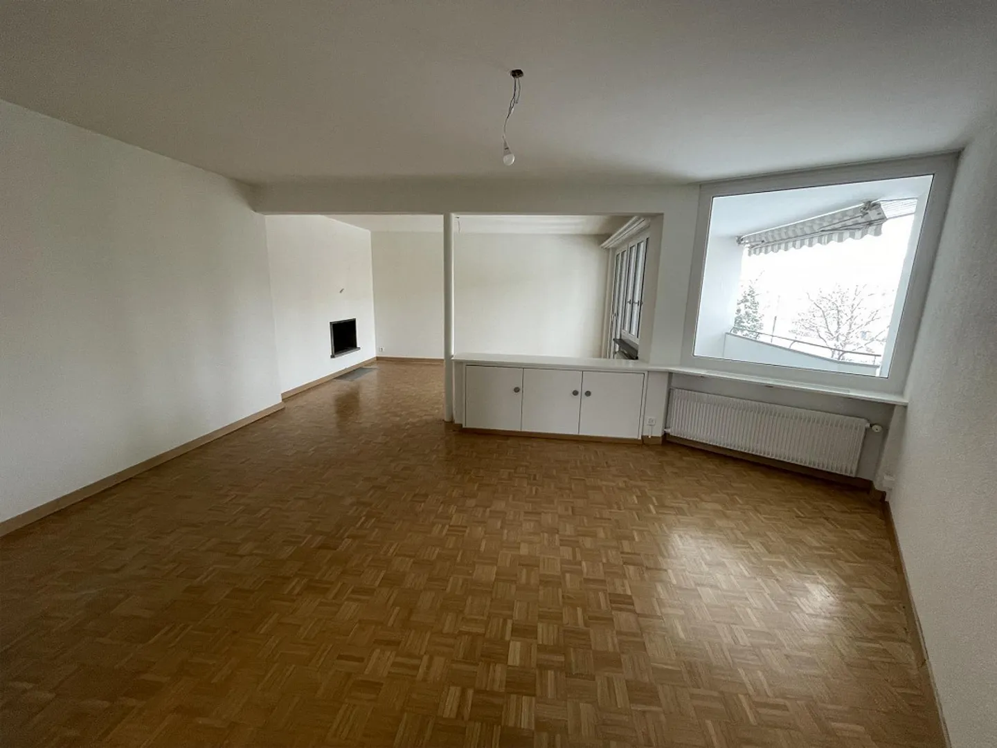 Appartamento ristrutturato di 4 stanze con camino - Foto 4 di 14