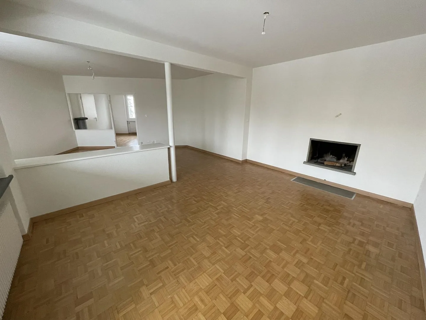 Appartamento ristrutturato di 4 stanze con camino - Foto 6 di 14