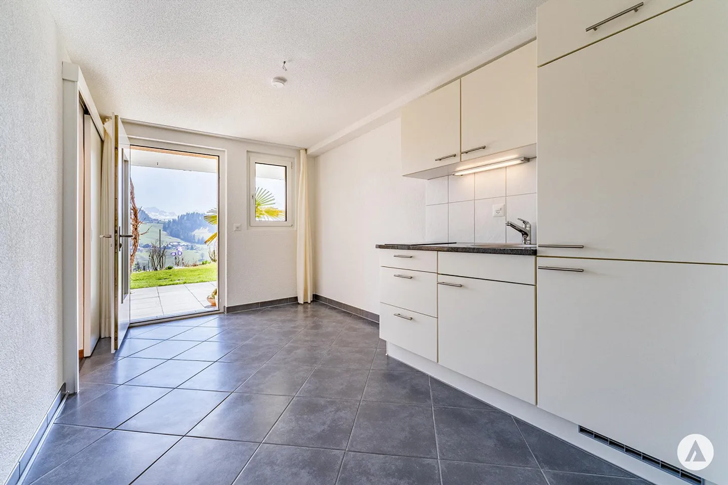 Living with unobstructed panoramic views - Photo 11 of 13