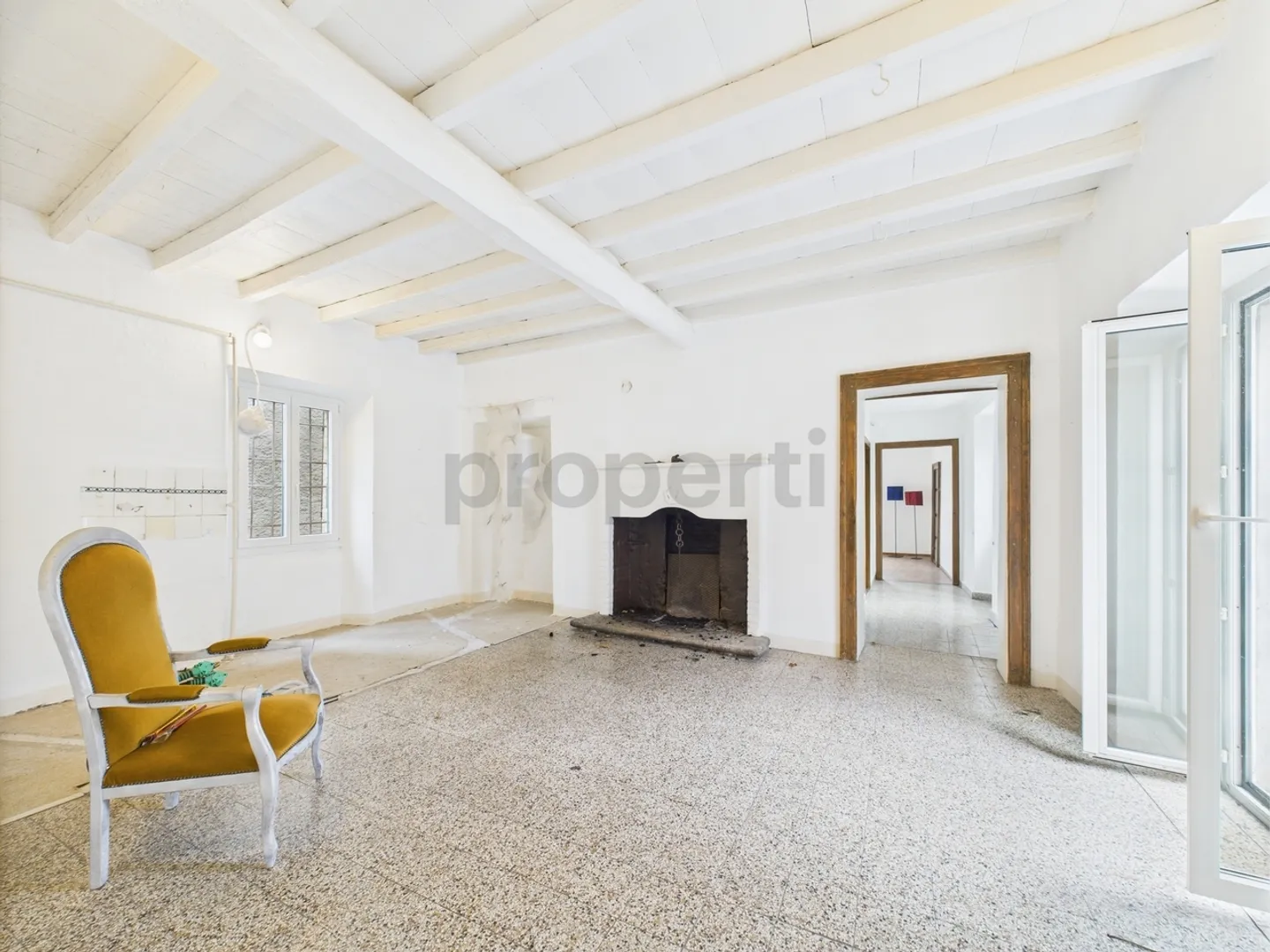 8-room house with authentic charm in the historic village of Novaggio with panoramic views and lake view - Photo 4 of 13
