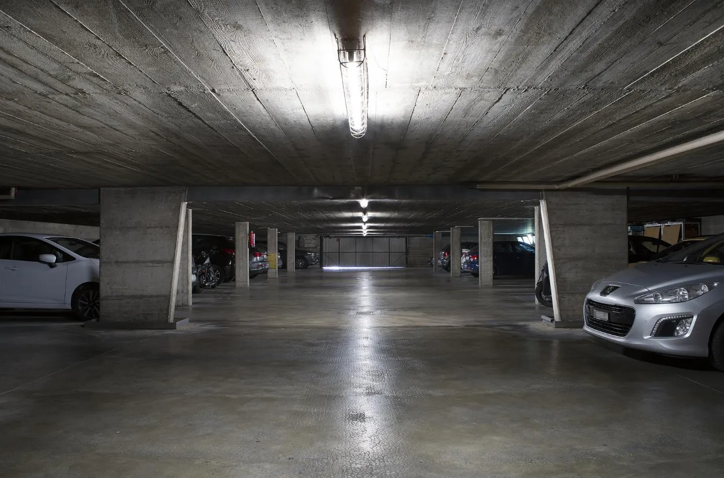 Place de Parking Intérieure à Collonge-Bellerive - Photo 4 sur 4