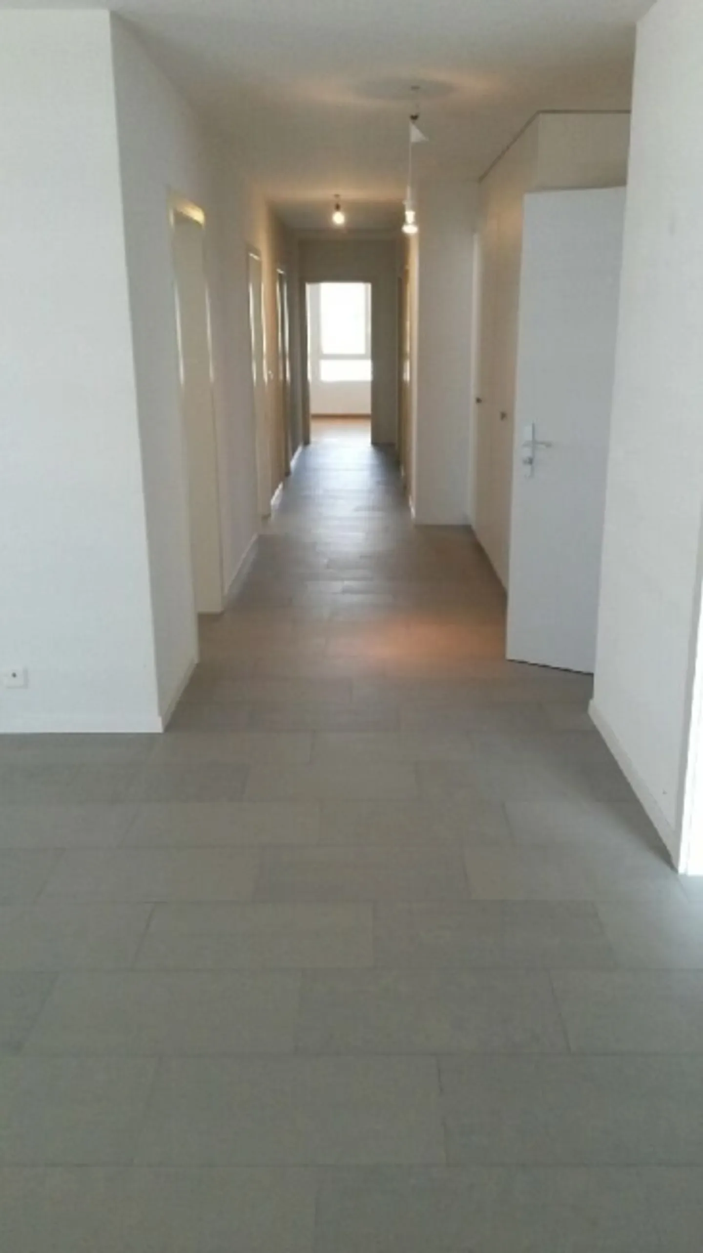 Appartement moderne avec terrasse - Photo 5 sur 12