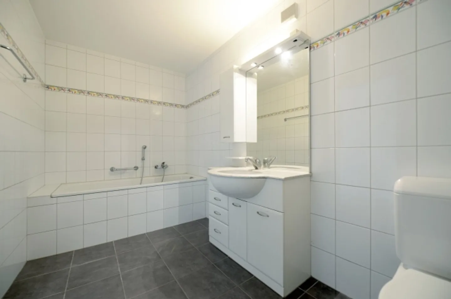 Appartement moderne avec terrasse - Photo 6 sur 12