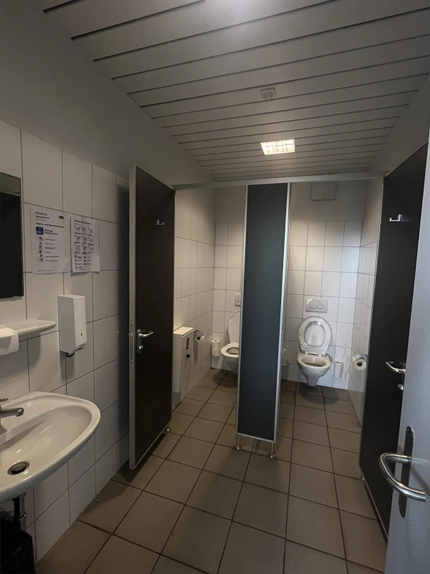 Locaux commerciaux attrayants et lumineux dans un emplacement central à Saint-Gall - Photo 12 sur 16
