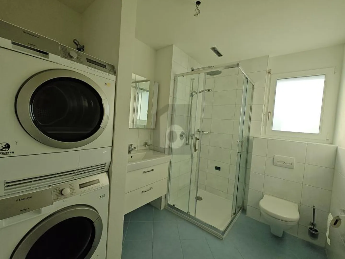 Grosszügige Wohnung mit grosser Küche - Foto 2 von 5