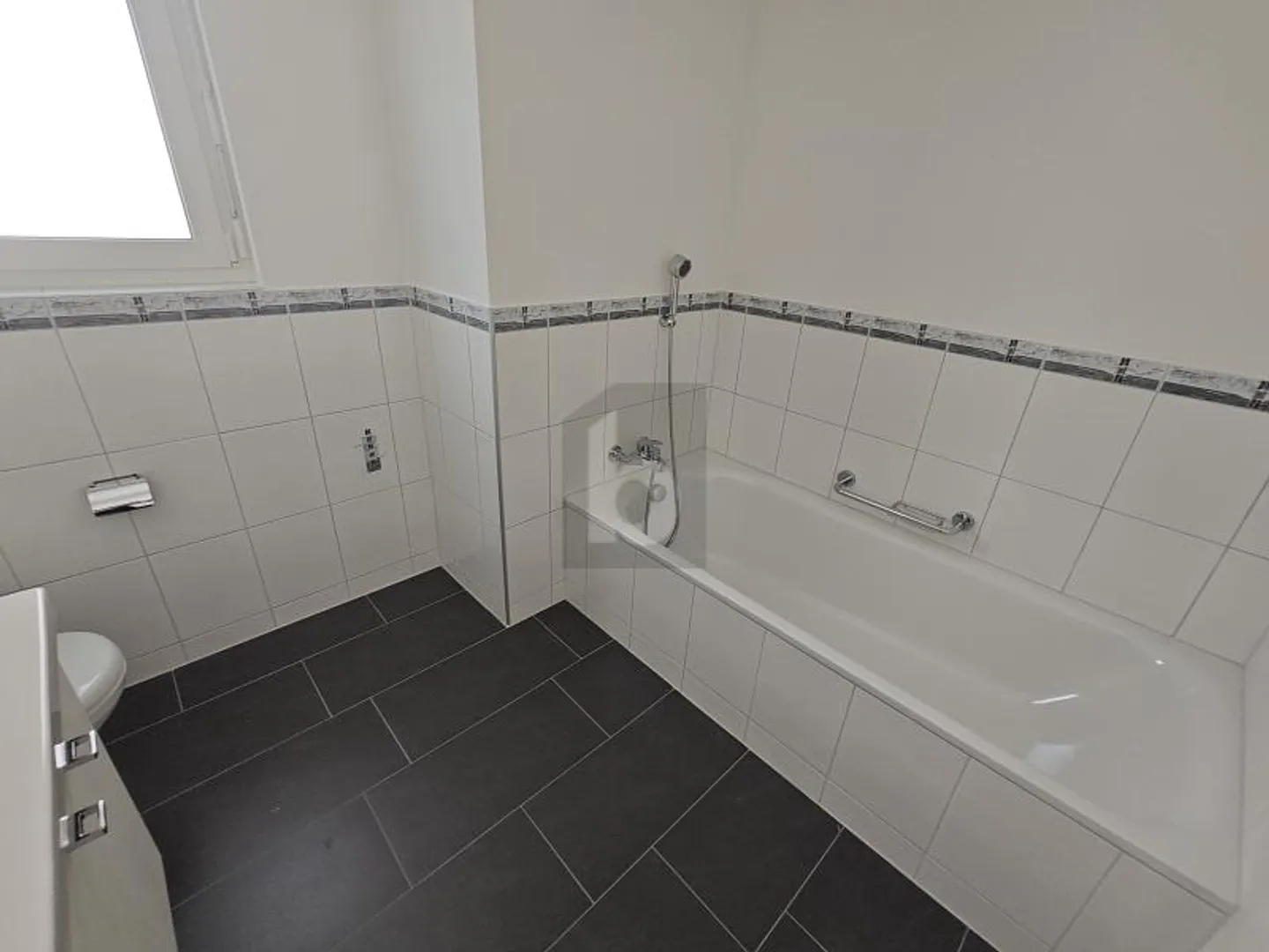 Grosszügige Wohnung mit grosser Küche - Foto 3 von 5
