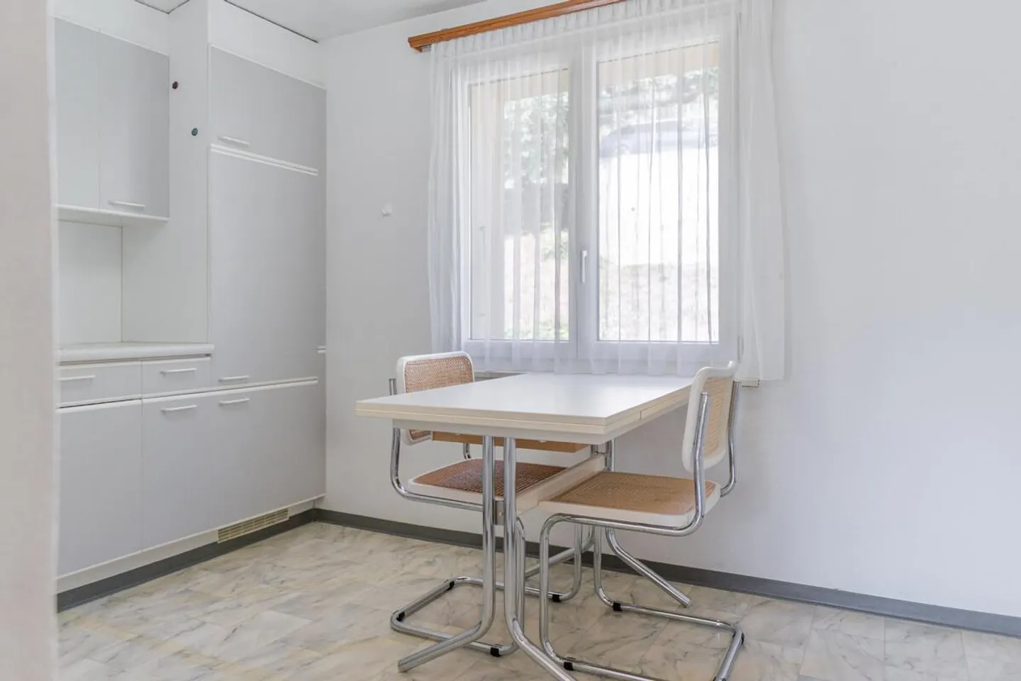Casa unifamiliare ben tenuta con appartamento separato e molto potenziale - Foto 9 di 25