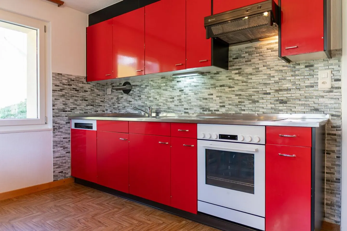 Casa unifamiliare ben tenuta con appartamento separato e molto potenziale - Foto 6 di 25