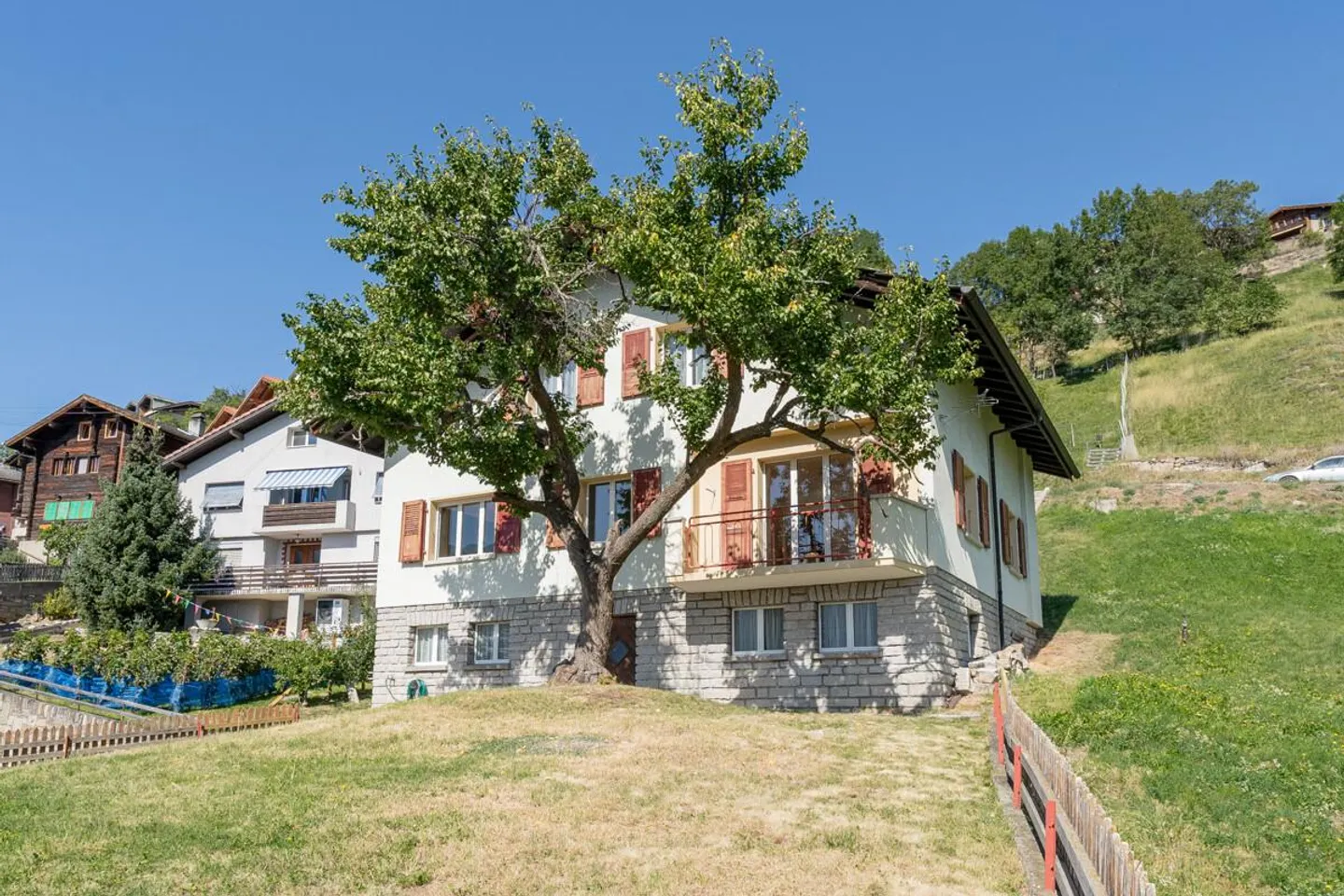 Casa unifamiliare ben tenuta con appartamento separato e molto potenziale - Foto 19 di 25