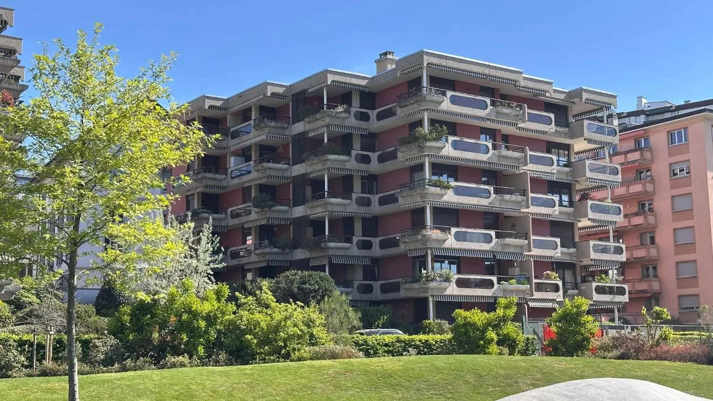 Attico con 2,5 stanze, grande balcone e vista lago - Foto 7 di 7