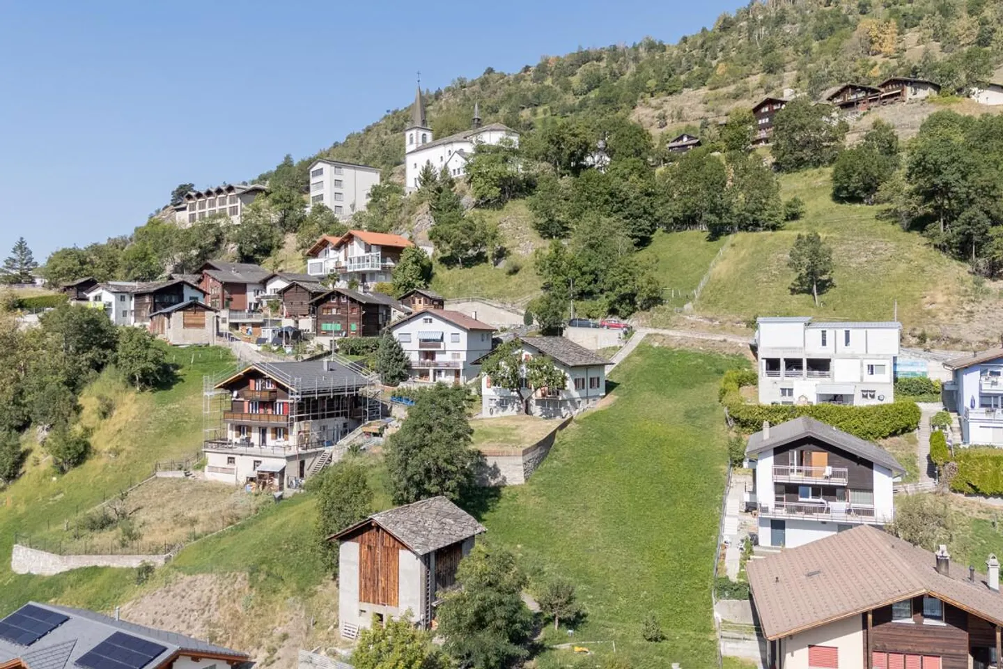 Casa unifamiliare ben tenuta con appartamento separato e molto potenziale - Foto 23 di 25